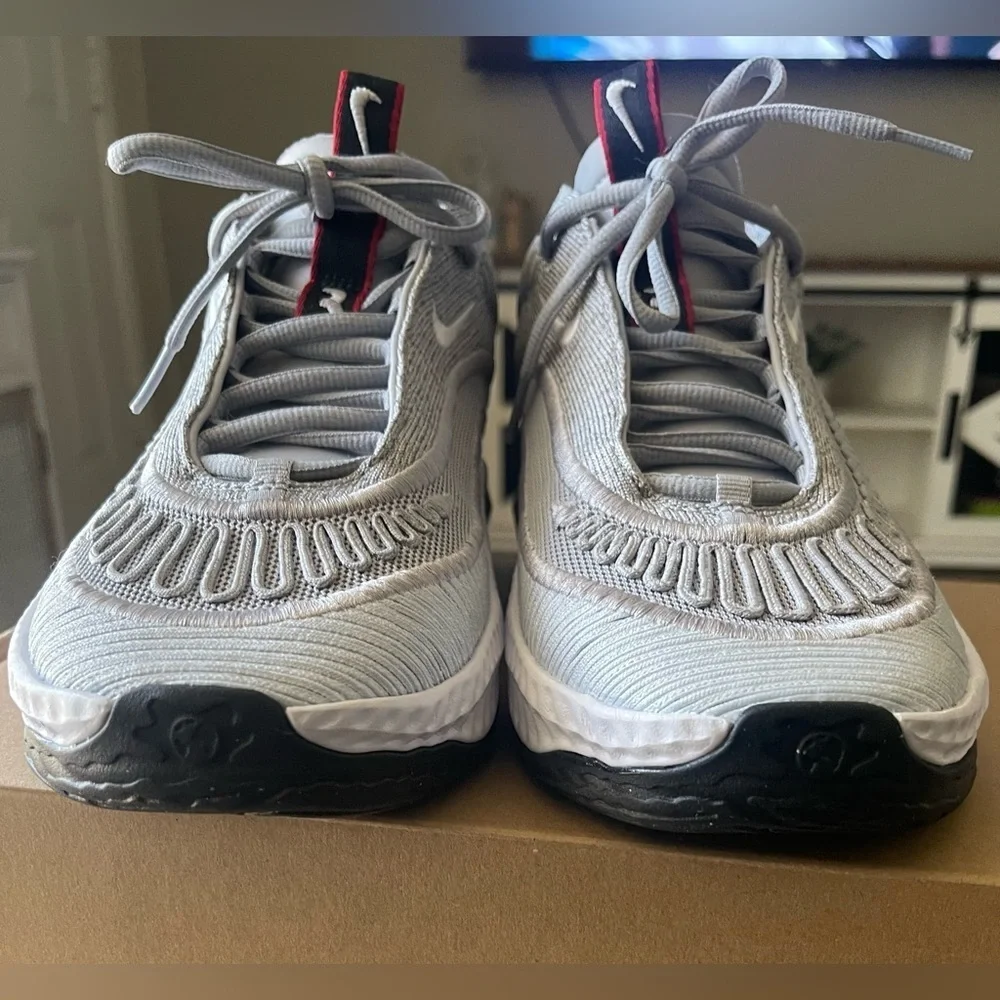 NIKE COSMIC UNITY 3